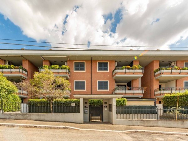 appartamento in vendita a Roma in zona Lunghezza
