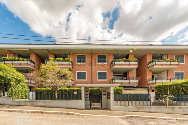 appartamento in vendita a Roma in zona Lunghezza