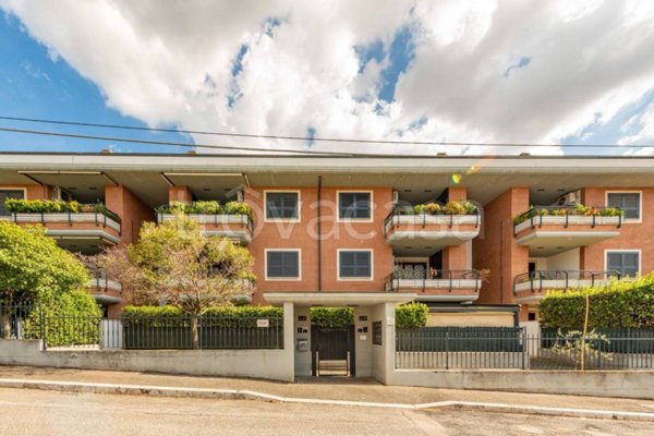 appartamento in vendita a Roma in zona Lunghezza