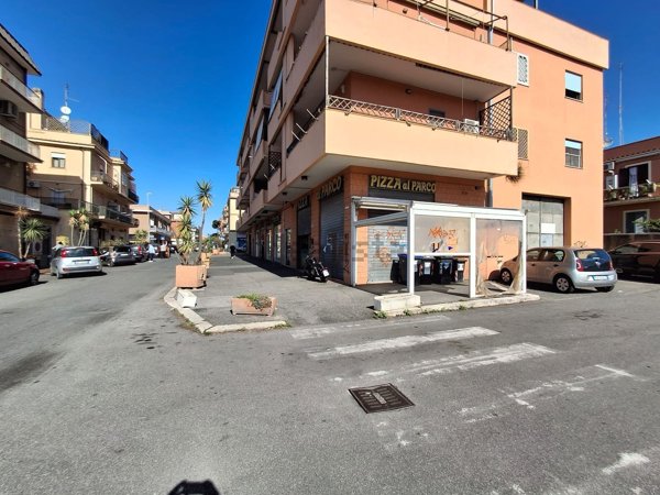 locale commerciale in vendita a Roma in zona Dragona/Bagnoletto