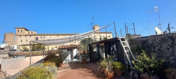 appartamento in vendita a Roma in zona Rione Monti/Campitelli