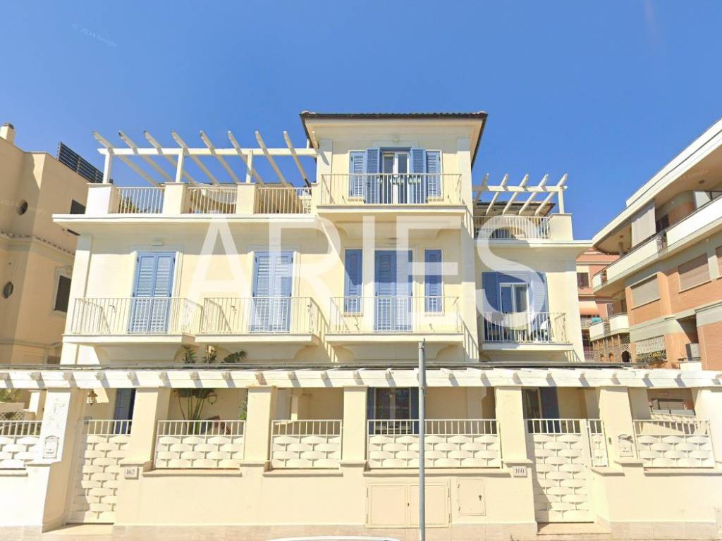 appartamento in vendita a Roma in zona Ostia