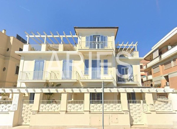appartamento in vendita a Roma in zona Ostia