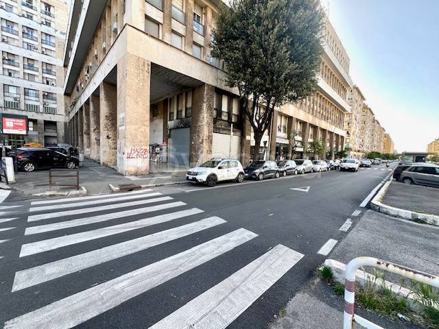 negozio in vendita a Roma in zona Don Bosco