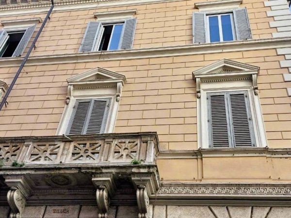 appartamento in vendita a Roma in zona Parione/Sant'Eustachio