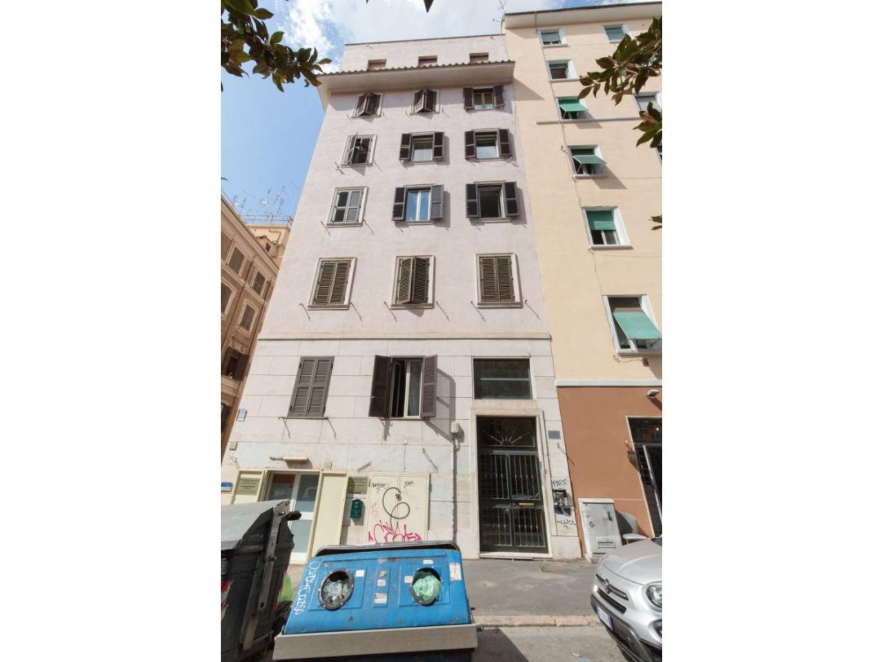 appartamento in vendita a Roma in zona Tuscolano