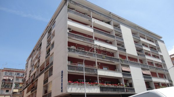 locale commerciale in vendita a Roma in zona Don Bosco