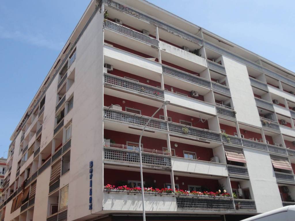 locale commerciale in vendita a Roma in zona Don Bosco