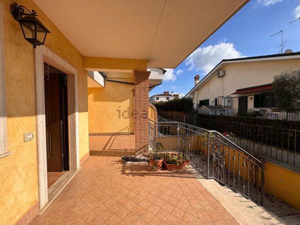 casa indipendente in vendita a Roma in zona Selvotta