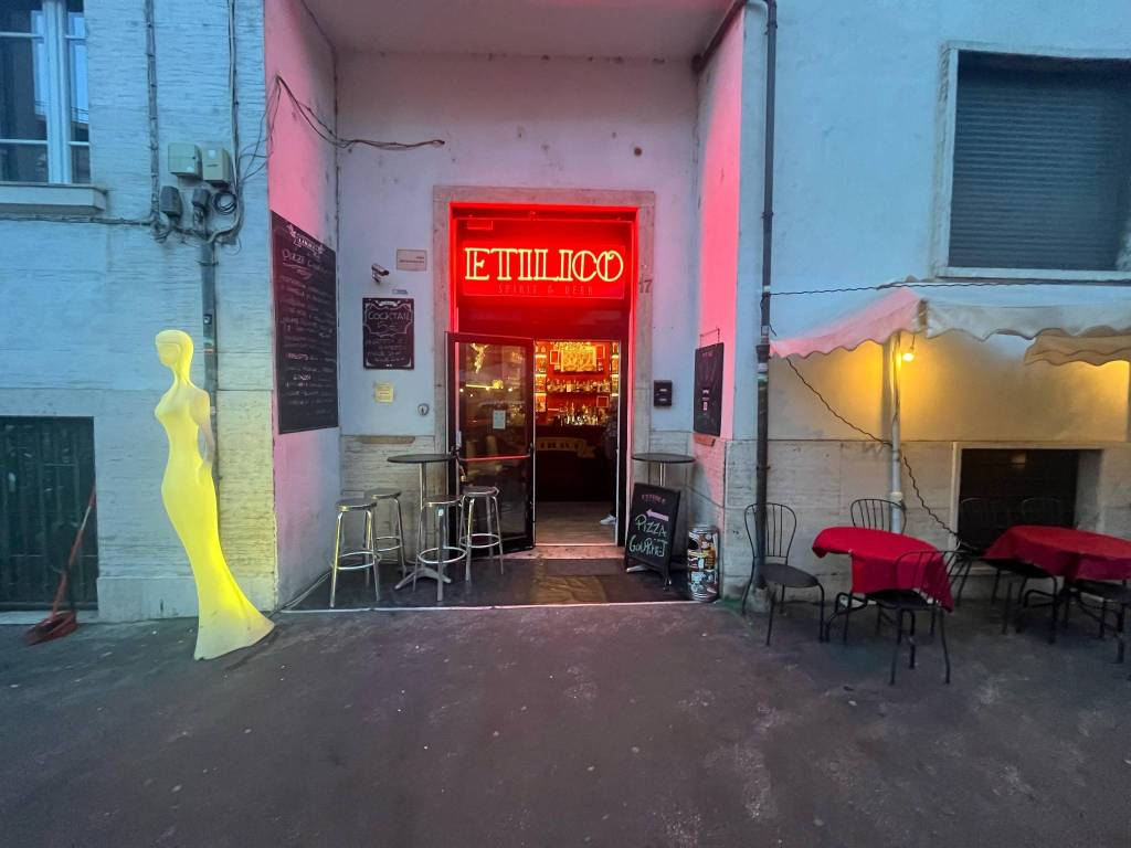 negozio in vendita a Roma in zona Della Vittoria