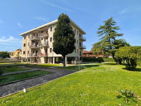 appartamento in vendita a Roma in zona Casal Morena