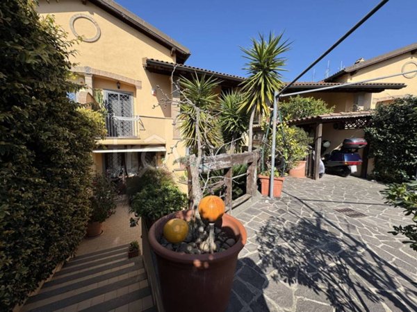 casa indipendente in vendita a Roma in zona Infernetto