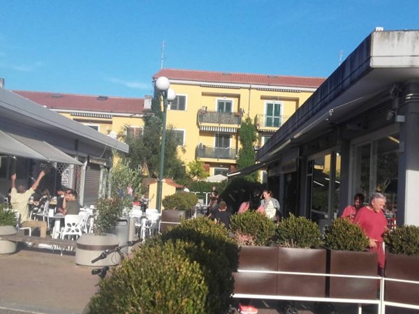 negozio in vendita a Roma in zona Axa