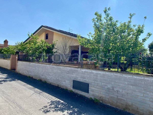 casa indipendente in vendita a Roma in zona Casal Morena