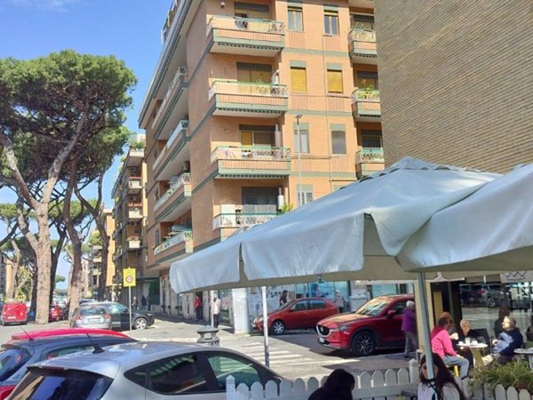 negozio in vendita a Roma in zona Ostia