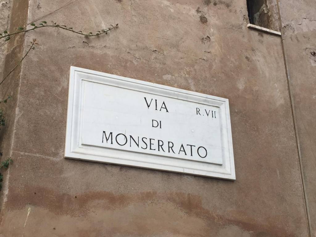 negozio in vendita a Roma in zona Rione Regola
