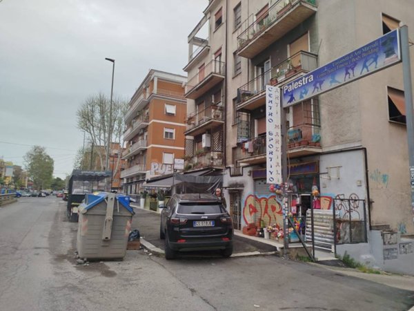 negozio in vendita a Roma in zona Prenestino-Centocelle