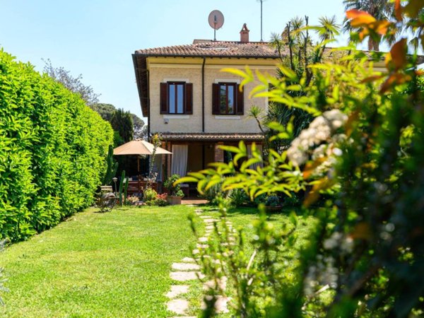 casa indipendente in vendita a Roma