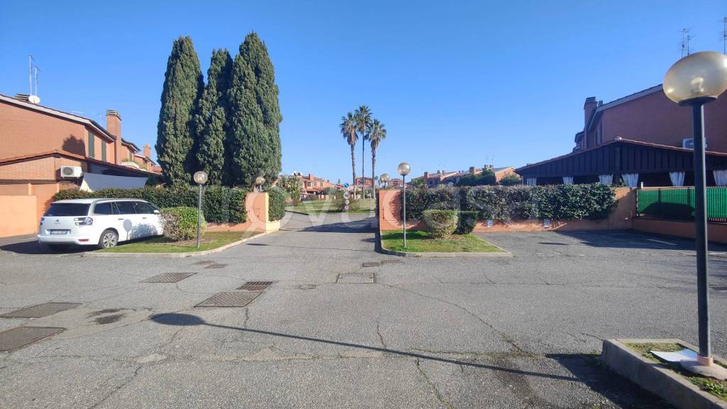 casa indipendente in vendita a Roma in zona Infernetto