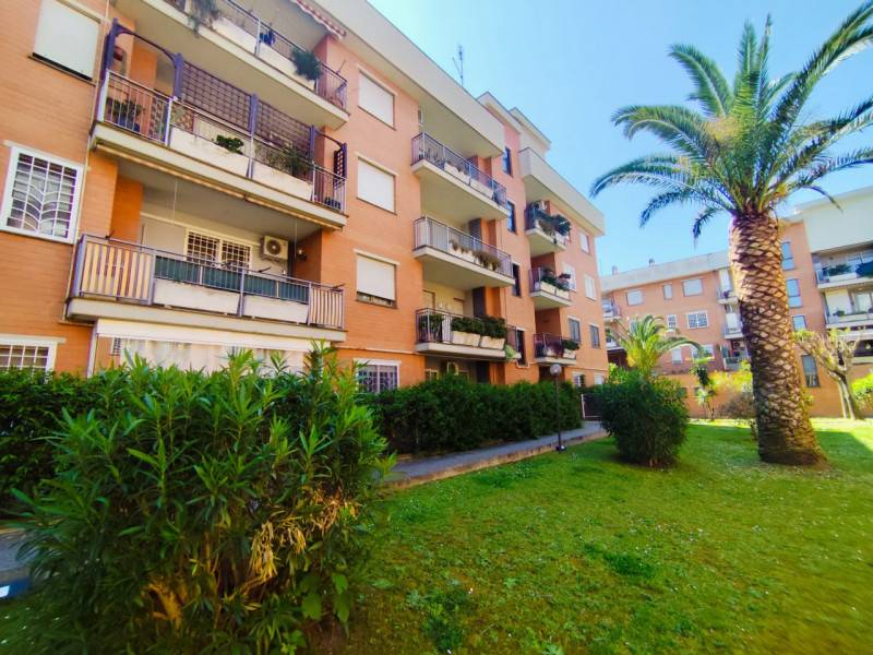 appartamento in vendita a Roma in zona Spinaceto