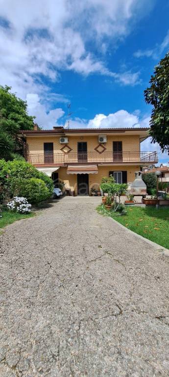 casa indipendente in vendita a Roma in zona Pantan Monastero
