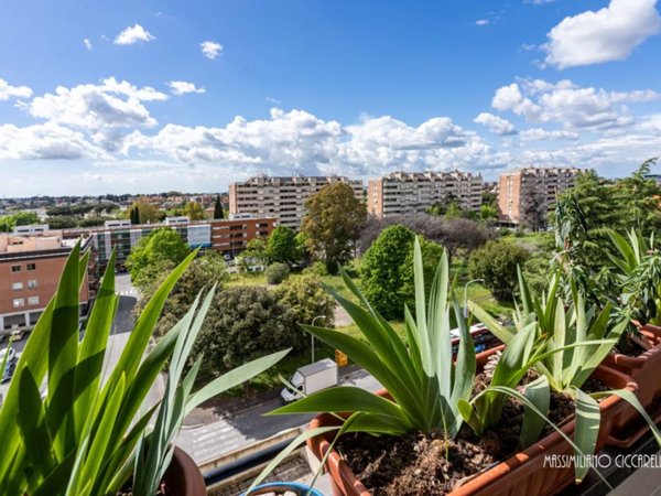 appartamento in vendita a Roma in zona Spinaceto