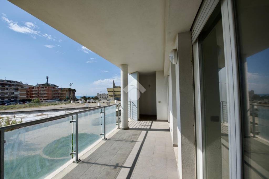 appartamento in vendita a Roma in zona Ostia