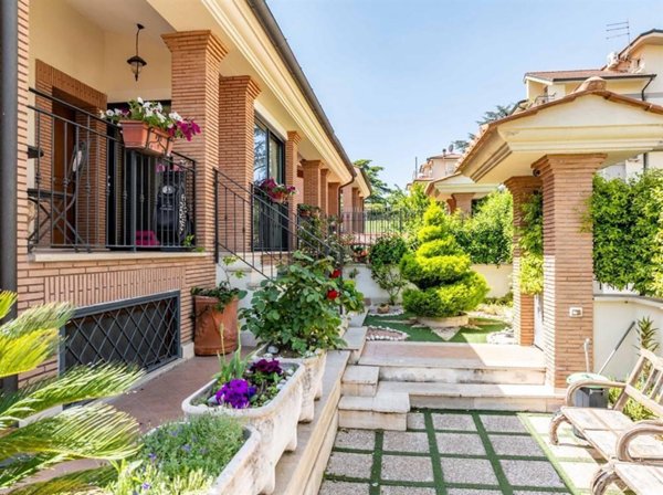 casa indipendente in vendita a Roma in zona Lunghezza