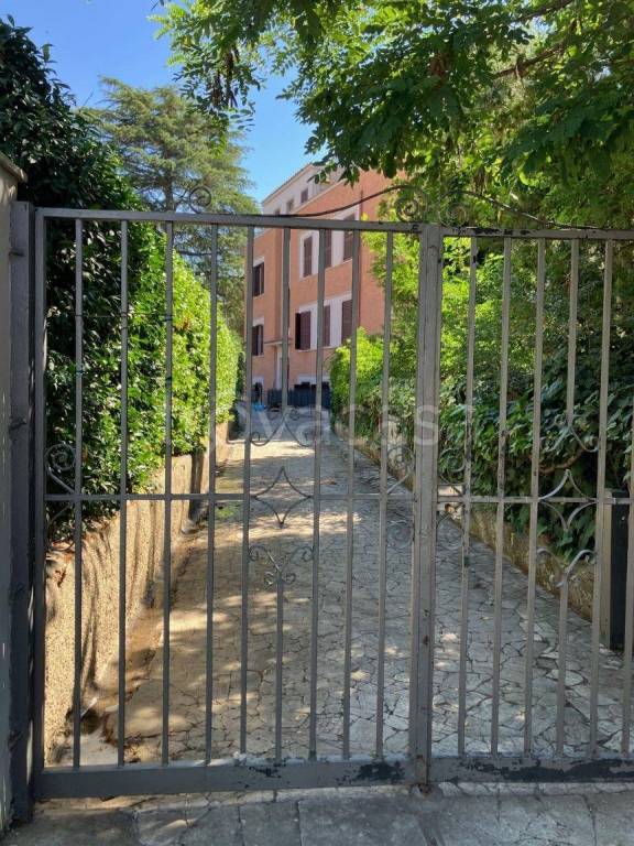 appartamento in vendita a Roma in zona Appio Claudio