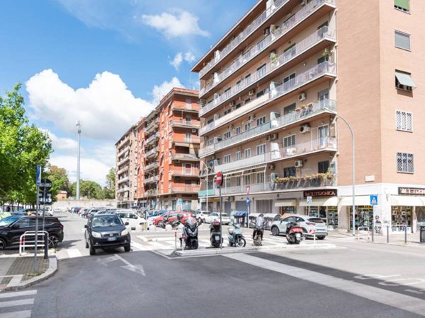 appartamento in vendita a Roma in zona Cinecittà