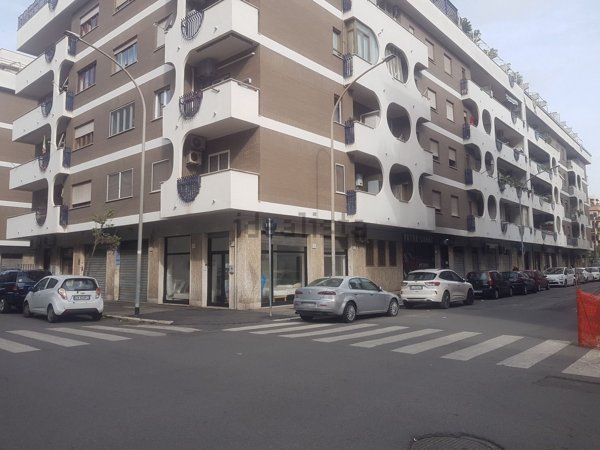 locale commerciale in vendita a Roma in zona Ostia