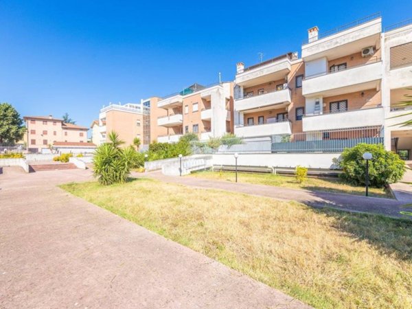 appartamento in vendita a Roma in zona Castelverde