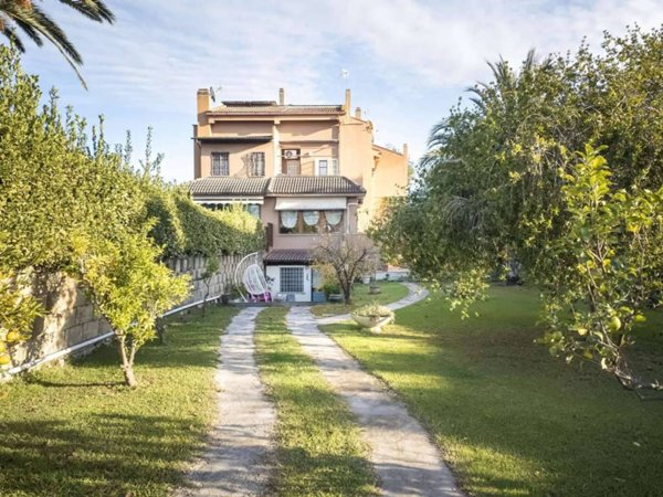 casa indipendente in vendita a Roma in zona Axa