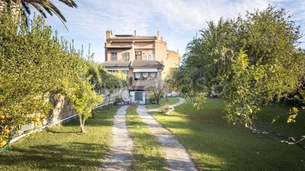 casa indipendente in vendita a Roma in zona Axa