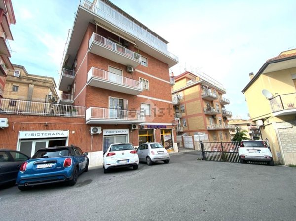 locale commerciale in vendita a Roma in zona Ottavia