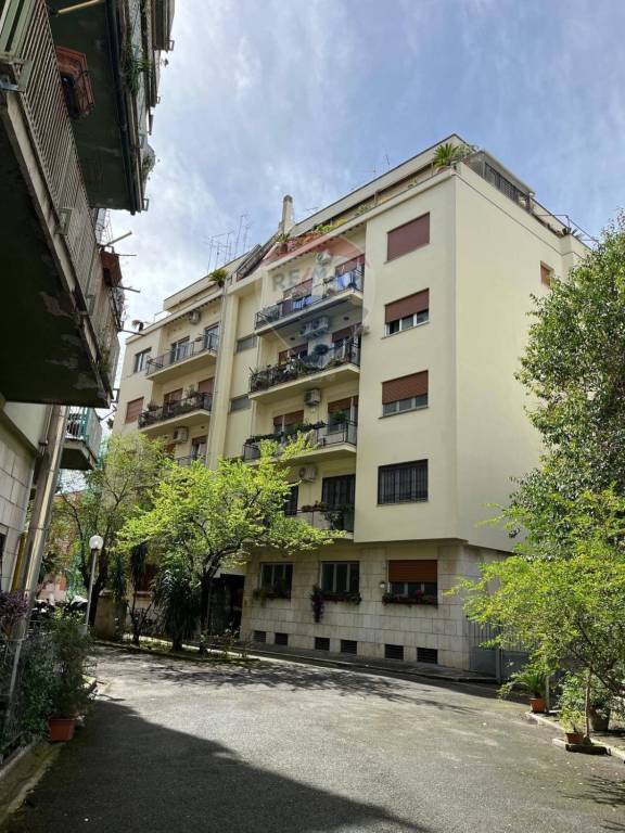 appartamento in vendita a Roma in zona Ardeatino