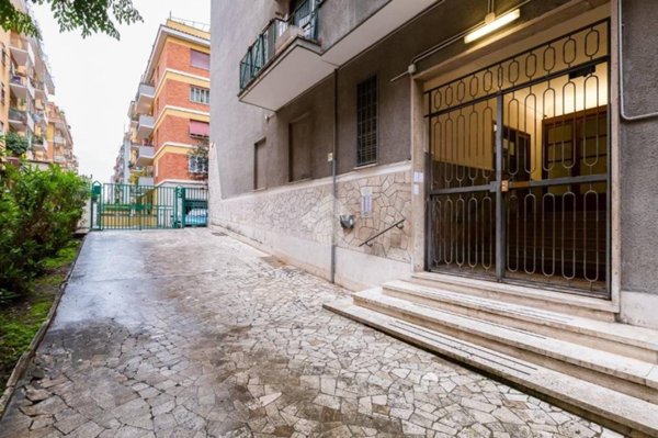 appartamento in vendita a Roma in zona Appio Latino