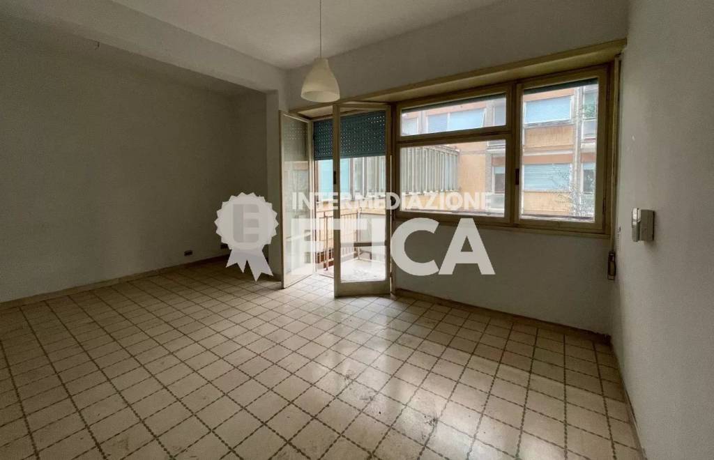 appartamento in vendita a Roma in zona Ostiense