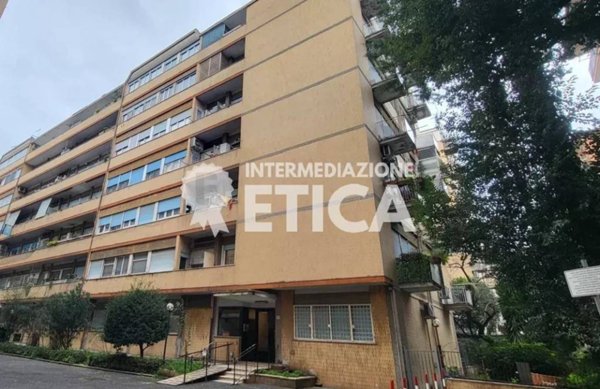 appartamento in vendita a Roma in zona Ostiense