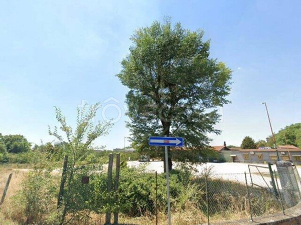 capannone in vendita a Roma in zona Collatino