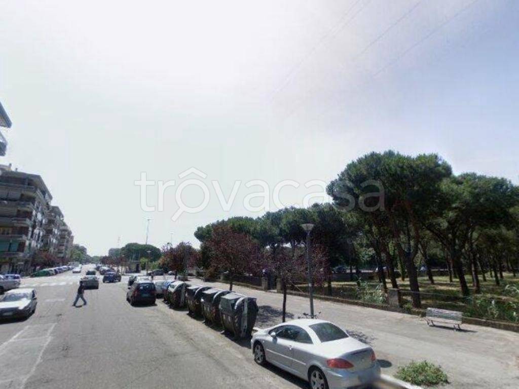 appartamento in vendita a Roma in zona Ostia