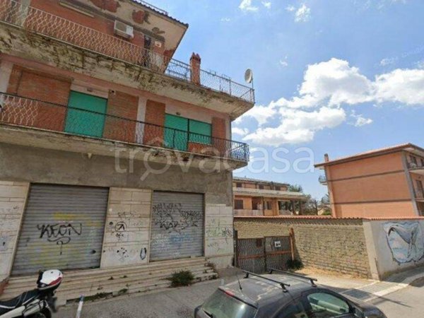 locale commerciale in vendita a Roma in zona Casal Morena