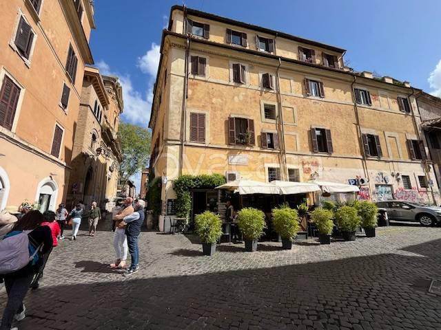 negozio in vendita a Roma in zona Trastevere
