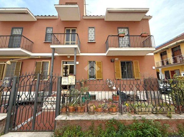 appartamento in vendita a Roma in zona Tor de' Cenci
