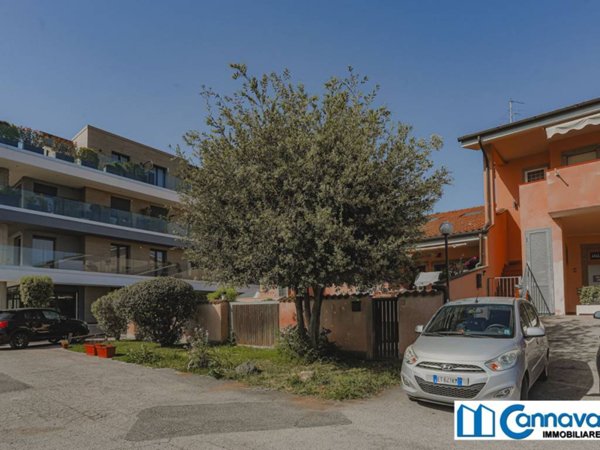 casa indipendente in vendita a Roma in zona Infernetto
