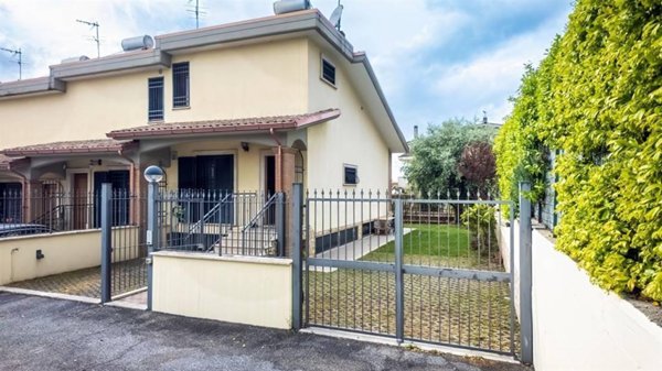 casa indipendente in vendita a Roma in zona Tor Bella Monaca