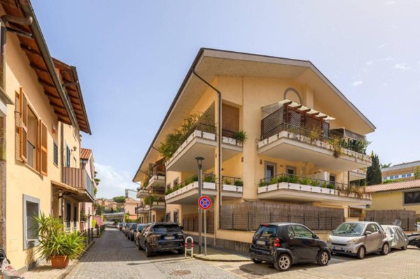 appartamento in vendita a Roma in zona Tor di Quinto