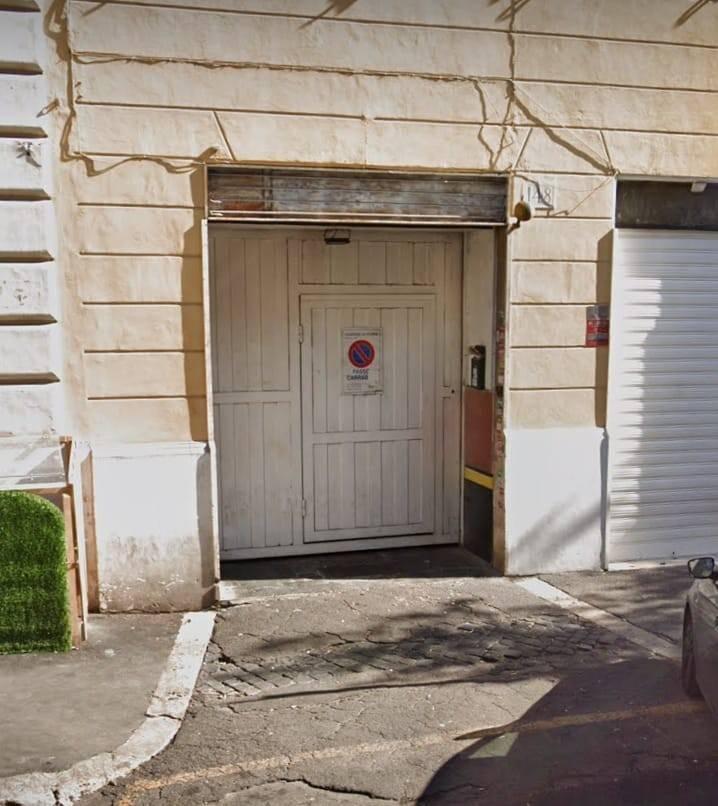 negozio in vendita a Roma in zona Rione Prati