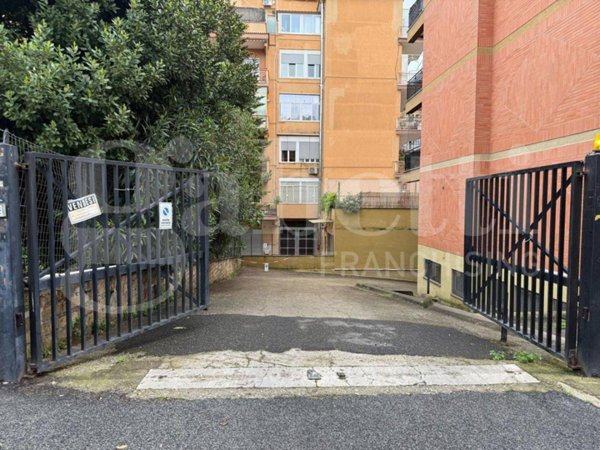 negozio in vendita a Roma in zona Torrevecchia
