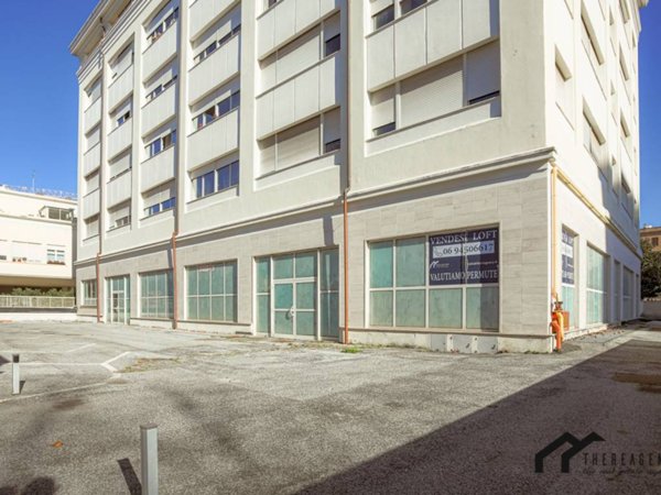 negozio in vendita a Roma in zona Prenestino-Labicano